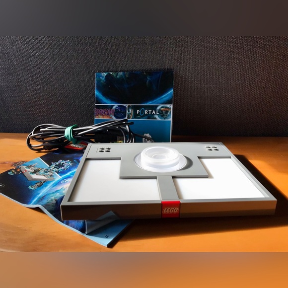 LEGO Dimensions Portal Base Poster & Building Instructions No LEGOs No Figures - Picture 2 of 11